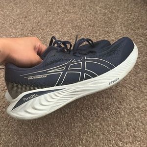Womens ASICS running shoe gel cumulus 25 size 9 in a navy color.